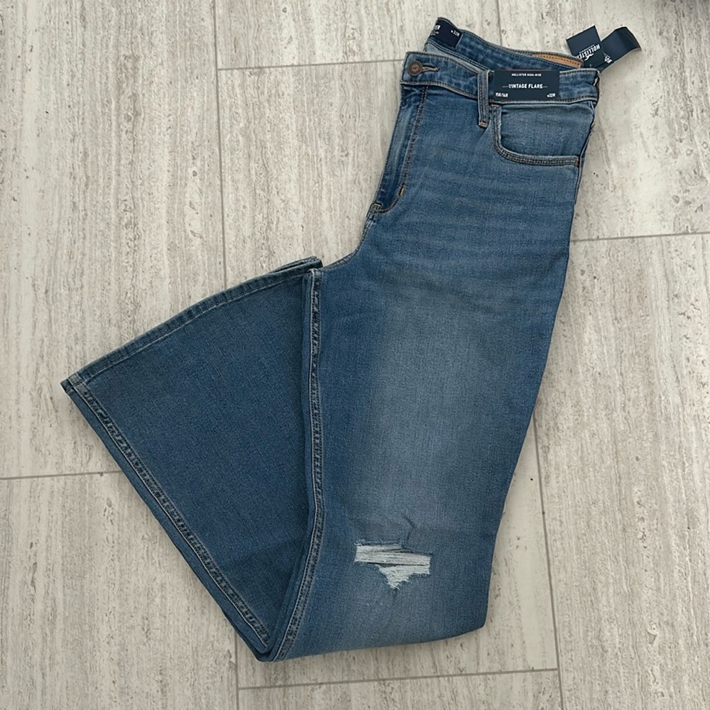NWT- Hollister High- Rise Vintage Flare Jeans. Size 14/15R/ 32R.